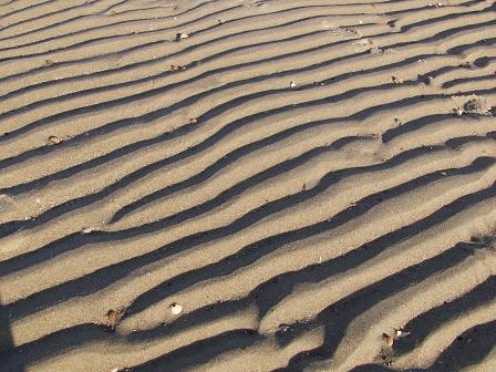 Ribbels in het strand.